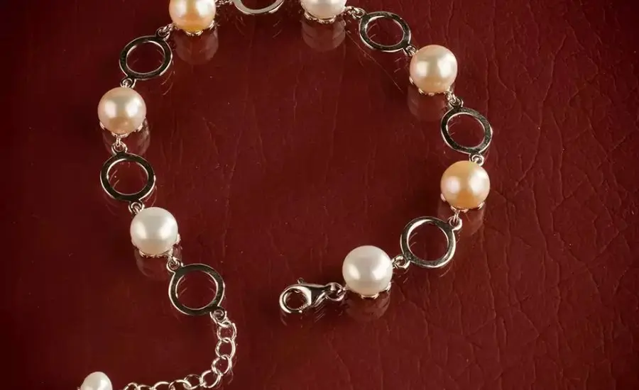 بهترین کادو تولد برای دختر ۲۳ ساله؛ از هدیه_های احساسی تا انتخاب_های لوکس - تصویر 1