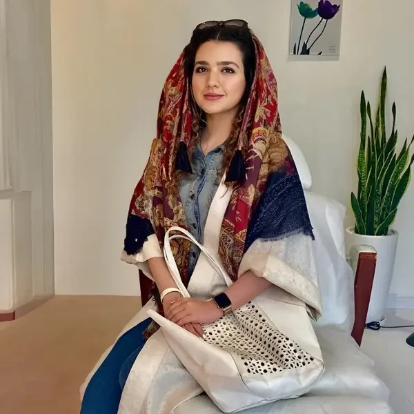روژان آریامنش۴۴