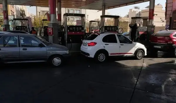 عقب‌نشینی شبانه از بنزین ۸۷ هزار تومانی در کرمان
