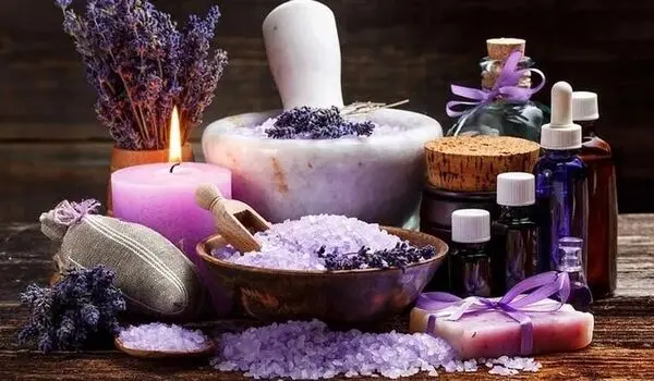 این رایحه‌ها خستگی و استرس پاییزی را کم می‌کنند؟ | چند اسانس پرکاربرد را بشناسید
