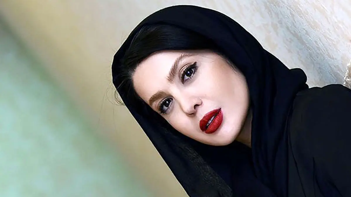 استایل مشکی و کلاسیک نازنین کریمی در اکران فیلم لاکپشت + عکس
