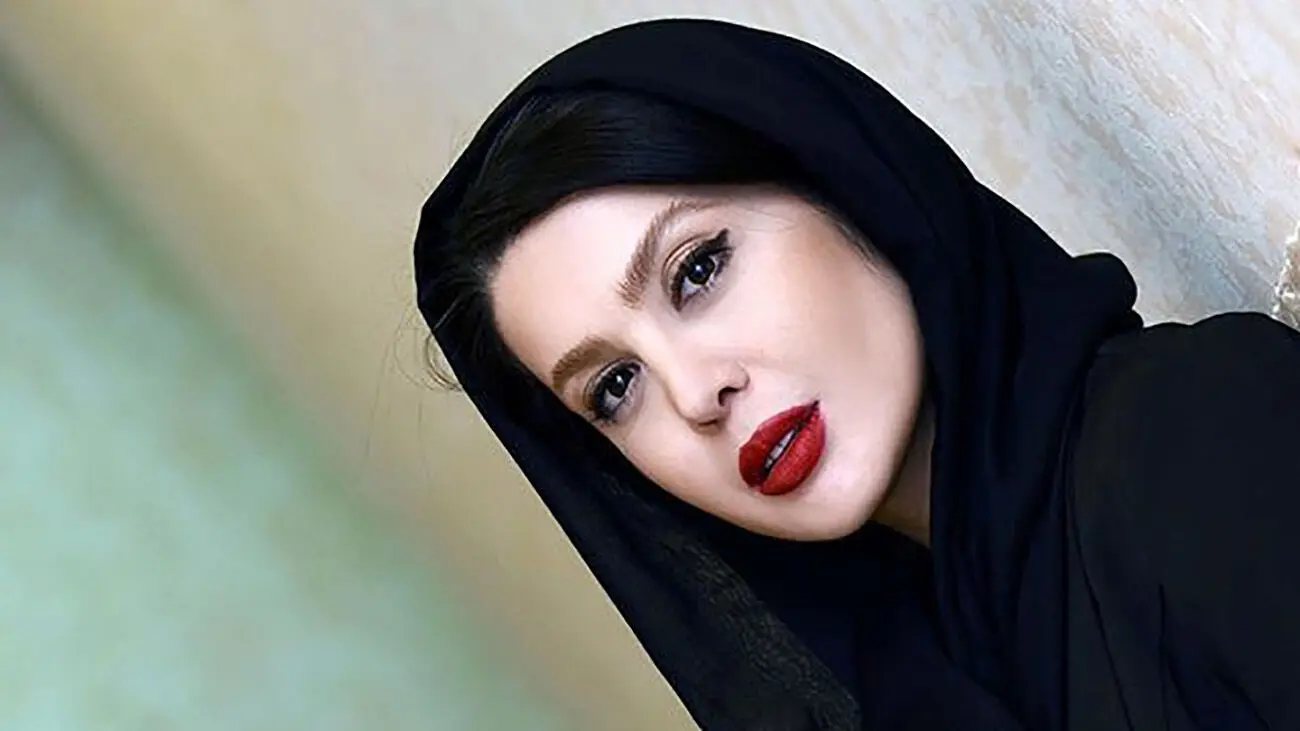 استایل مشکی و کلاسیک نازنین کریمی در اکران فیلم لاک‌پشت + عکس