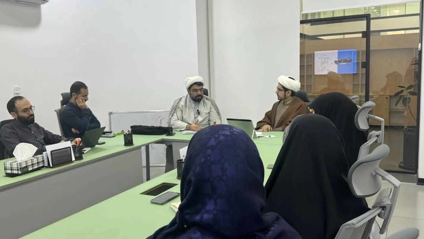 بررسی چالش‌ها و راهکارهای مدیریت مصرف رسانه از منظر دینی در نشست تخصصی برساخت