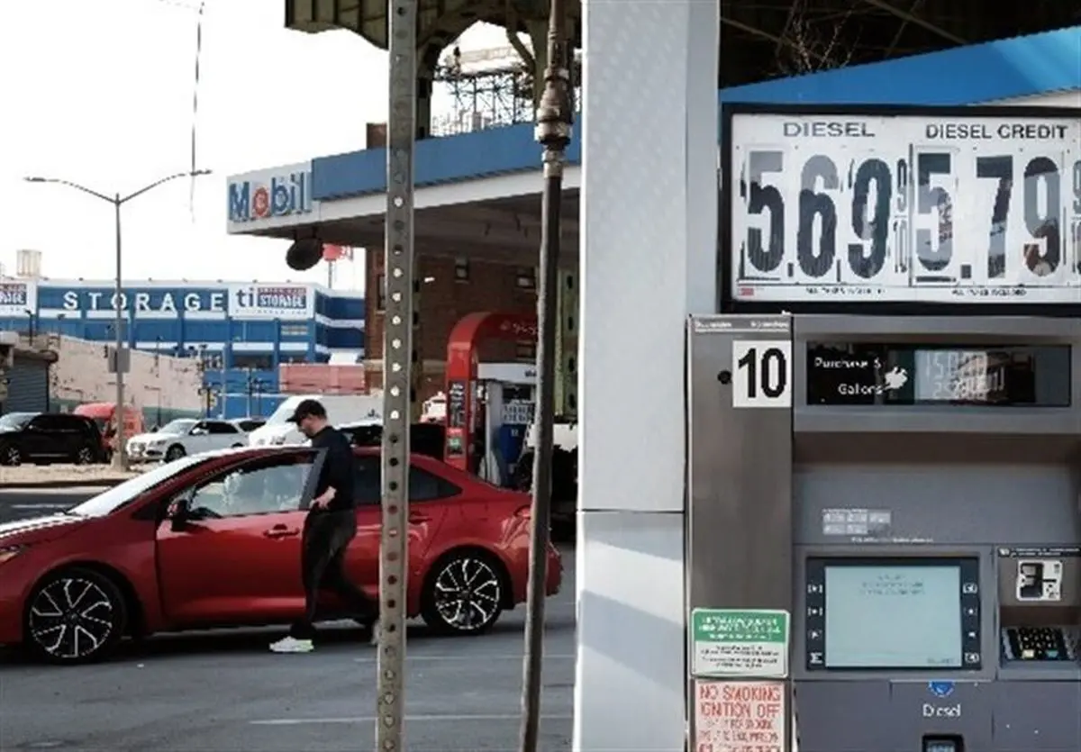افزایش بی‌سابقه قیمت بنزین در آمریکا | نرخ بنزین منفجر شد
