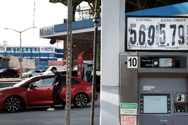 افزایش بی‌سابقه قیمت بنزین در آمریکا | نرخ بنزین منفجر شد