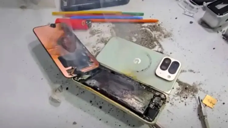 انفجار گوشی تاشوی Pixel 10 Pro Fold گوگل در تست مقاومت JerryRigEverything