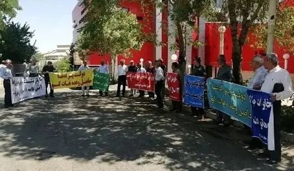  بازنشستگان در چند استان دست به اعتراض زدند 