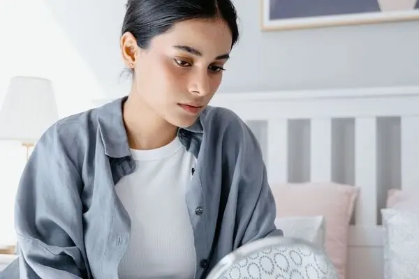 چگونه صداقت با خود می‌تواند به ساختن شخصیتی محکم و آرام کمک کند؟