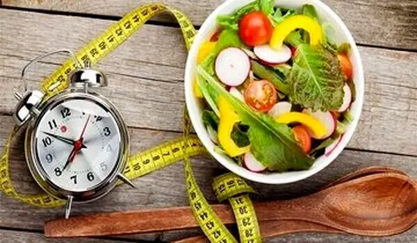 چرا با کم خوردن باز هم چاق می‌شویم؟