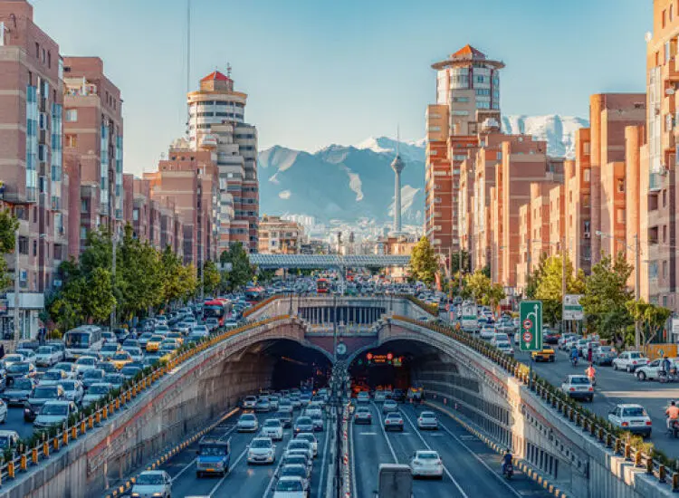 از ساحل آفتابی کیش تا ریتم شلوغ تهران؛ اقامتگاه‌هایی برای هر سلیقه