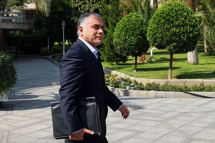 پاک‌نژاد رفت اما باید در برابر تراستی‌ها پاسخگو باشد| بابک زنجانی نفت برد و
نظارتی بر کارش نبود