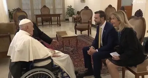 آخرین دیدار پاپ یک روز پیش از مرگ روی فرش ایرانی