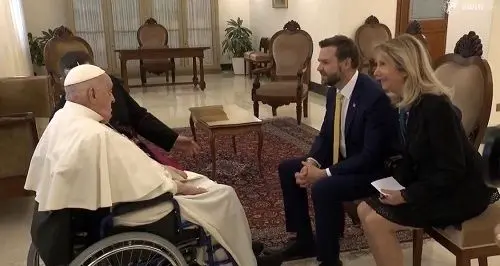 آخرین دیدار پاپ یک روز پیش از مرگ روی فرش ایرانی