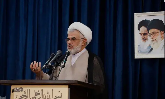 انتقاد شدید یک امام جمعه از خانم‌های شاغل
