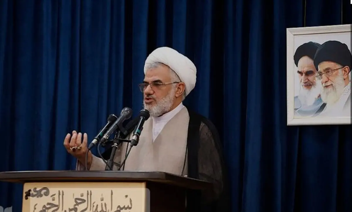 انتقاد شدید یک امام جمعه از خانم‌های شاغل
