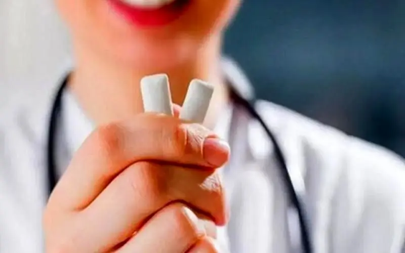 خطرات بلعیدن آدامس در کودکان
