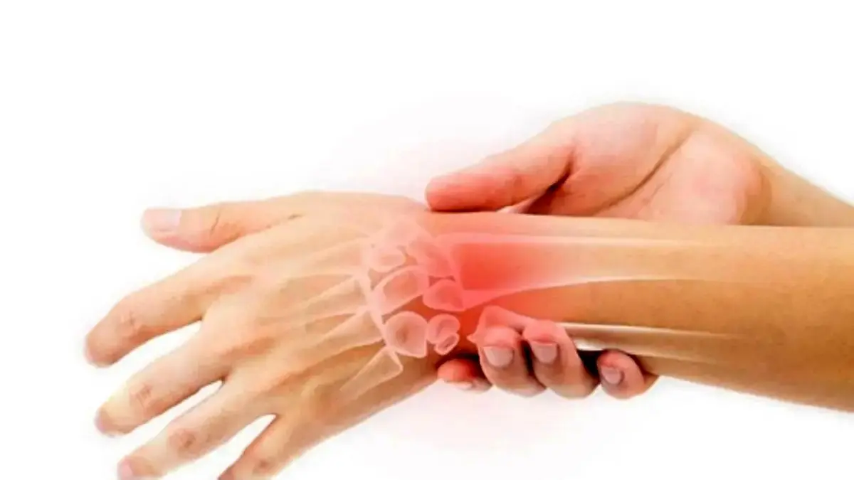  علت درد مچ دست چیست و چطور آن را درمان کنیم؟