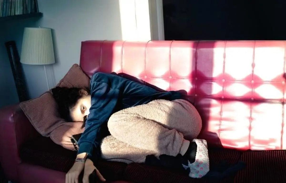 مبارزه خاموش پشت «تنبلی» فرزندان بزرگسال: چرا فشار بیشتر، نتیجه معکوس می‌دهد