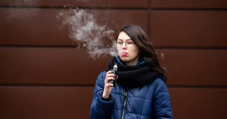 هشدار دانشمندان در مورد عوارض جبران‌ناپذیر مصرف ویپ‌

