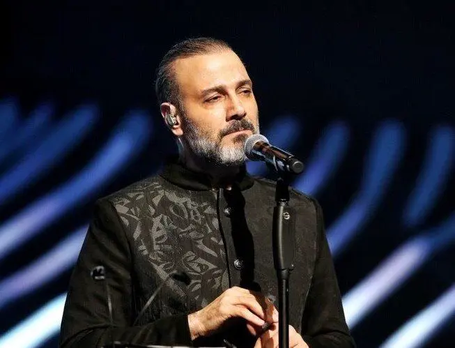 داستان عطسه کردن علیرضا قربانی در کنسرتش چیست؟ + واکنش ها