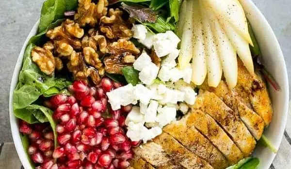 طرز تهیه سالاد انار و مرغ
