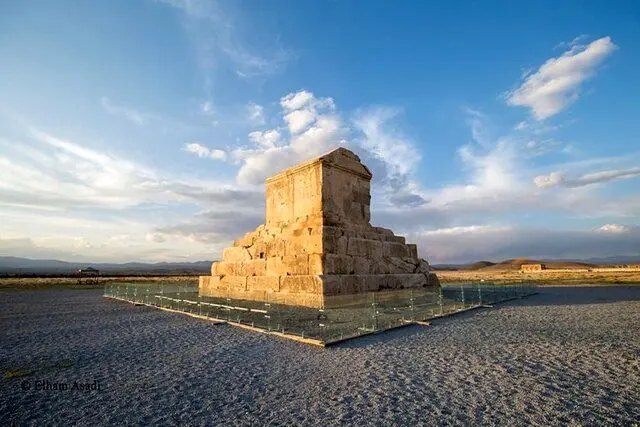 هفتم آبان ۱۴۰۴ | روز کوروش بزرگ و روز ملی انار + تاریخچه کامل