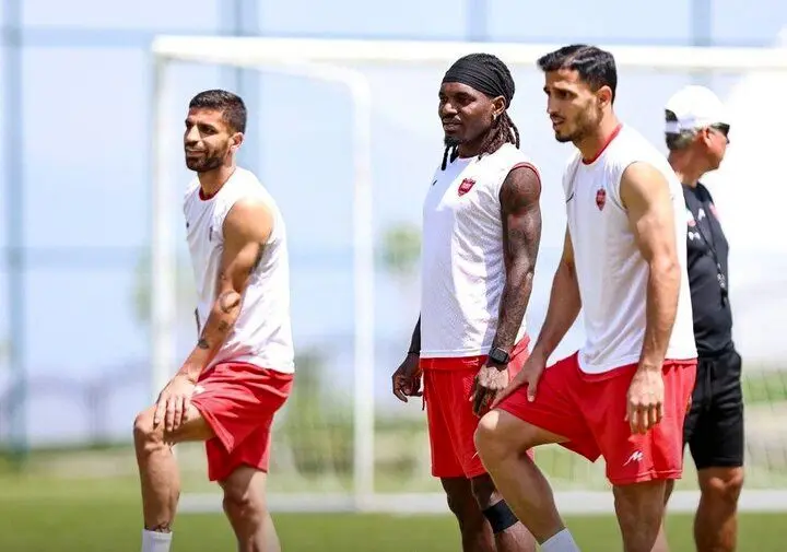 پرسپولیس دربی را می برد و خوشحالی گل خاصی دارم | یار مستقیم من در استقلال باکیفیت است اما شکستش می دهم