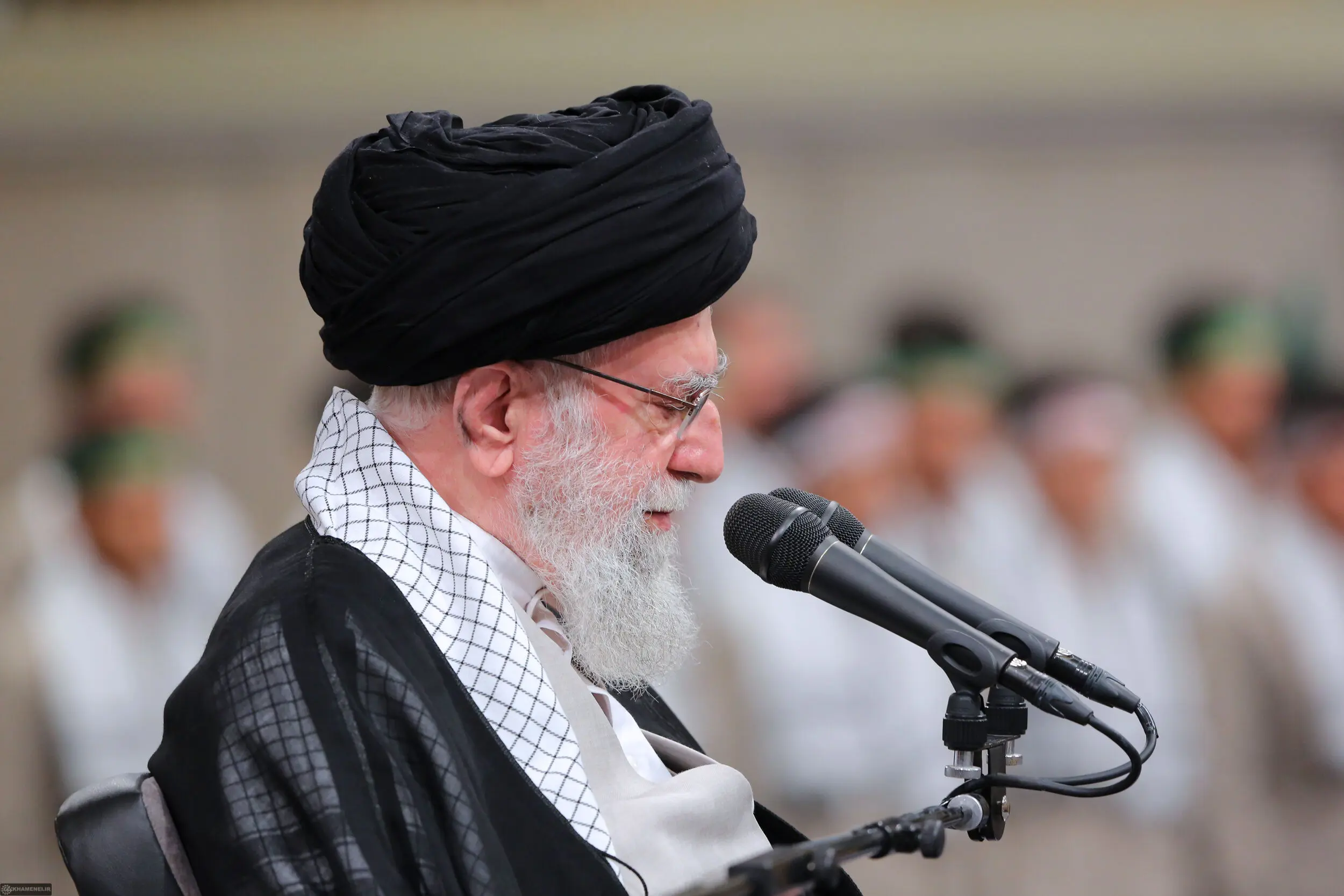 دیدار پیشکسوتان و فعالان دفاع مقدس و مقاومت با رهبر انقلاب