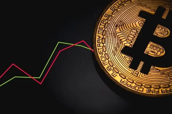 سقوط بیت‌کوین و سهام جهانی؛ بازارها در انتظار گزارش‌های حیاتی آمریکا