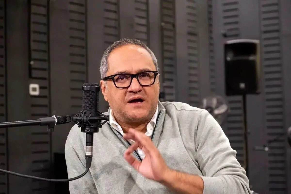 نحوه شرکت در مسابقه استندآپ کمدی رامبد جوان + فرم ثبت نام
