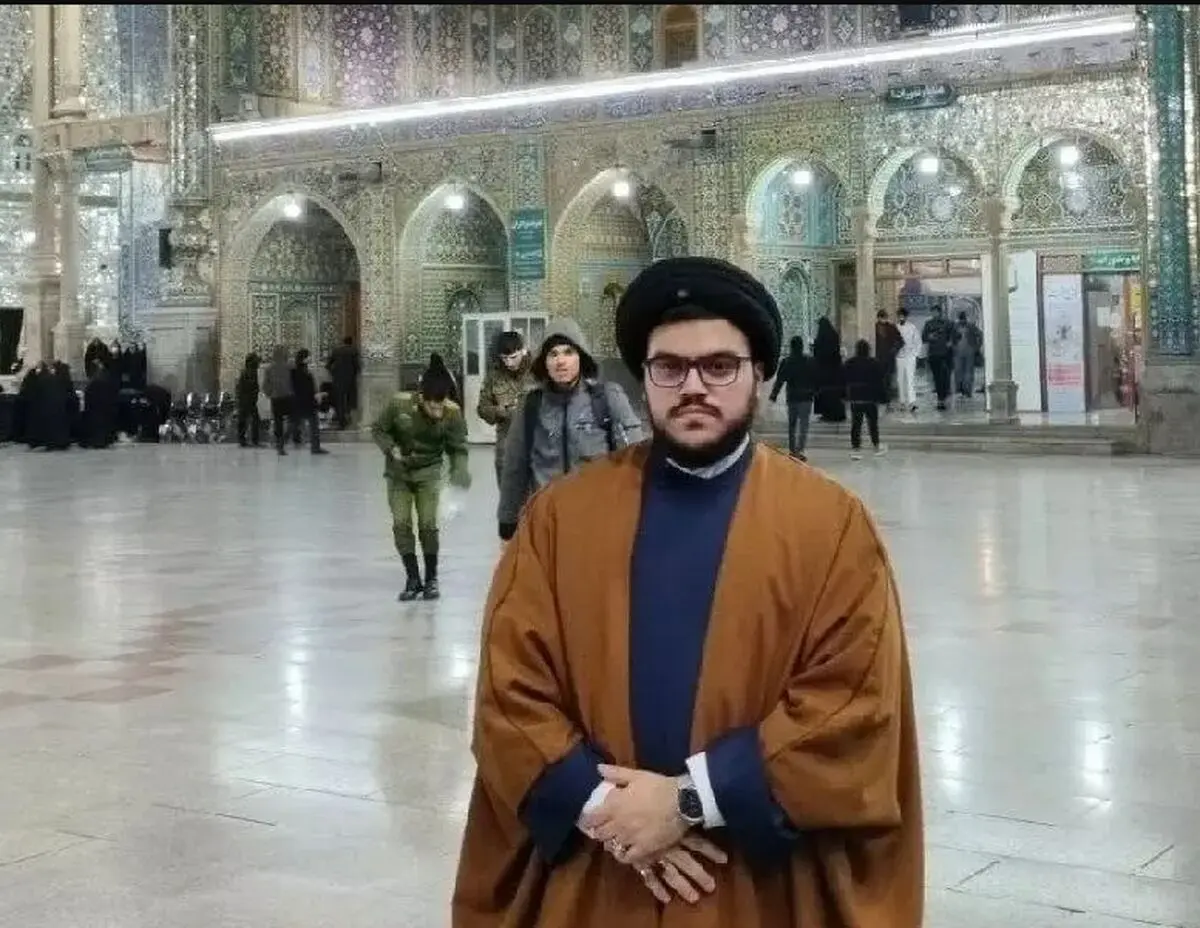 این تصویر پسر سیدحسن نصرالله در حرم حضرت معصومه (س) وایرال شد
