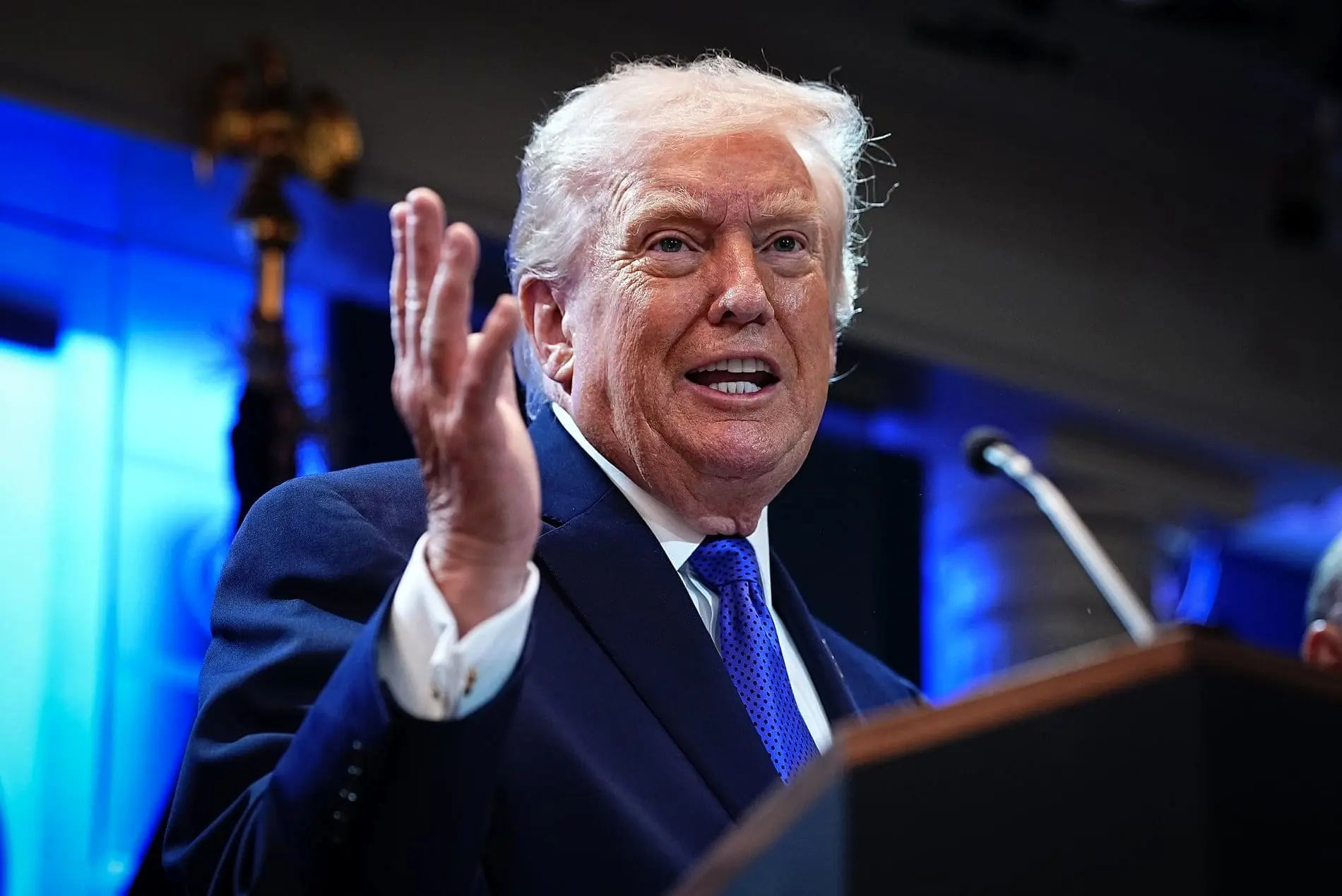 ترامپ پس از مخالفت دیوان عالی، تعرفه ۱۰ درصدی جهانی را امضا کرد