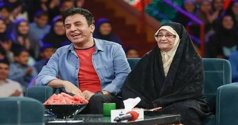 فیلم ضجه های عمو پورنگ و نعیمه نظام دوست در مراسم خاکسپاری مادرش