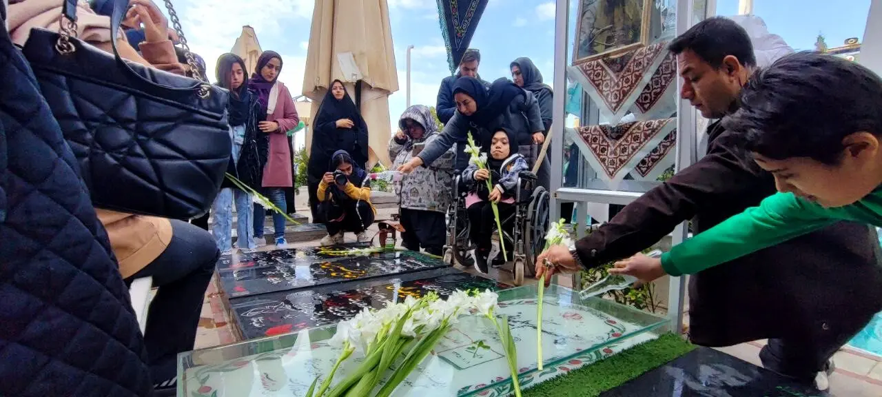 گروه‌های شرکت کننده در جشنواره تئاتر کویر با حاج قاسم سلیمانی تجدید میثاق کردند 


