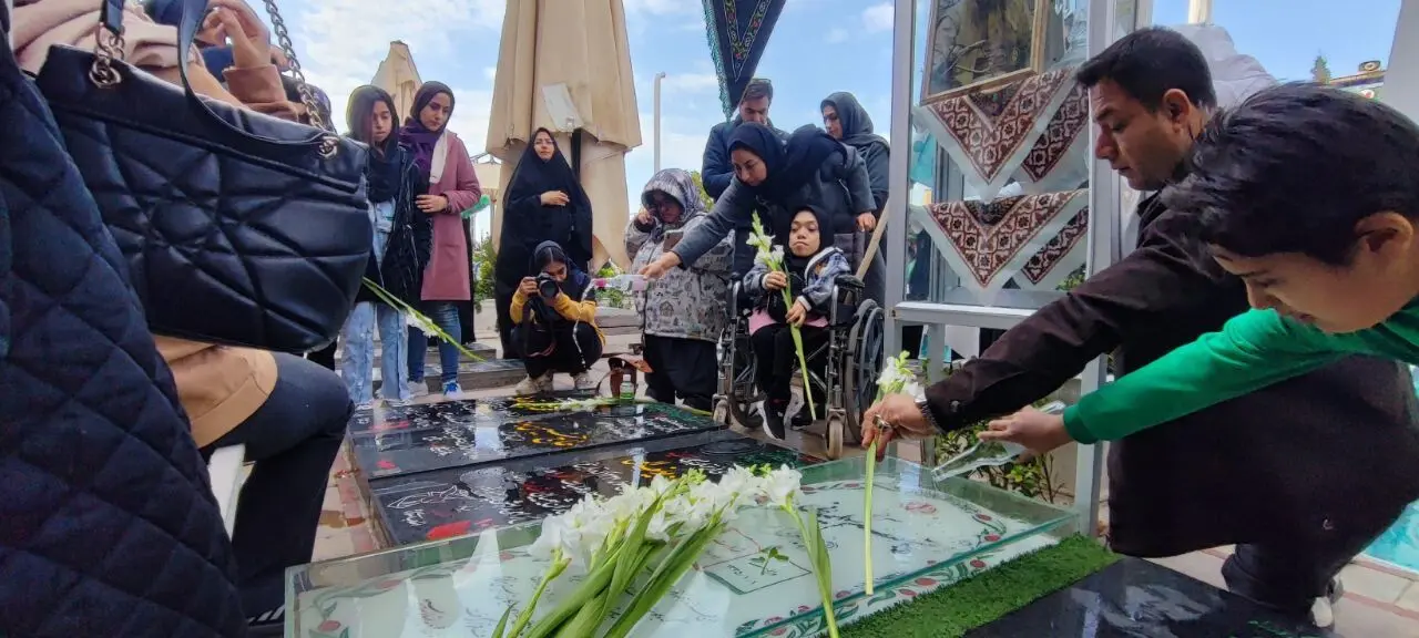 گروه‌های شرکت کننده در جشنواره تئاتر کویر با حاج قاسم سلیمانی تجدید میثاق کردند 

