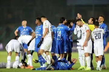 داور بازی استقلال - ملوان تا نیم فصل محروم می‌شود!