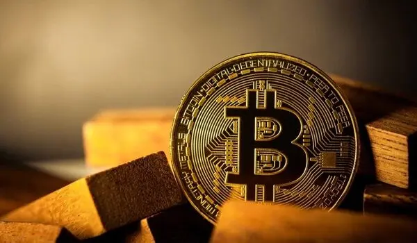 قیمت بیت‌کوین و اتریوم امروز شنبه ۱۷ مرداد ۱۴۰۵ | سقوط تتر ادامه دارد

