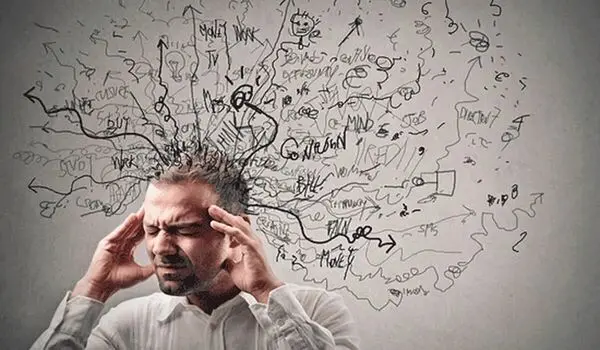 افکار منفی چیست و چرا ذهن ما را درگیر می‌کند؟