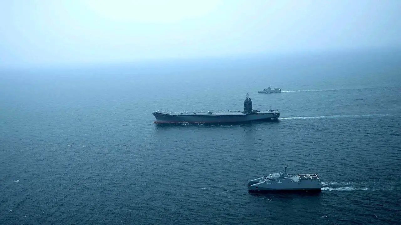 پهپاد زیر دریایی هم رونمایی شد + عکس | ویژگیهای این شکارچی بزرگ