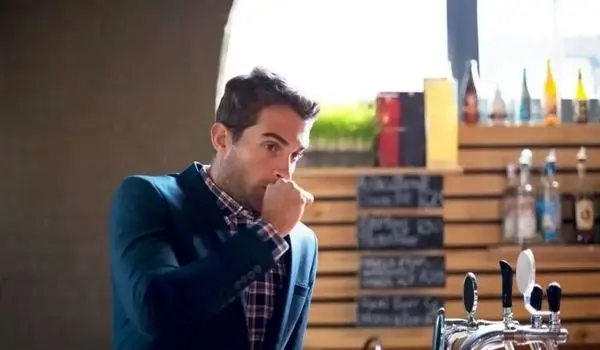 ۸ هشدار سکسکه که نباید نادیده بگیرید | هشدار جدی برای سلامتی بدن
