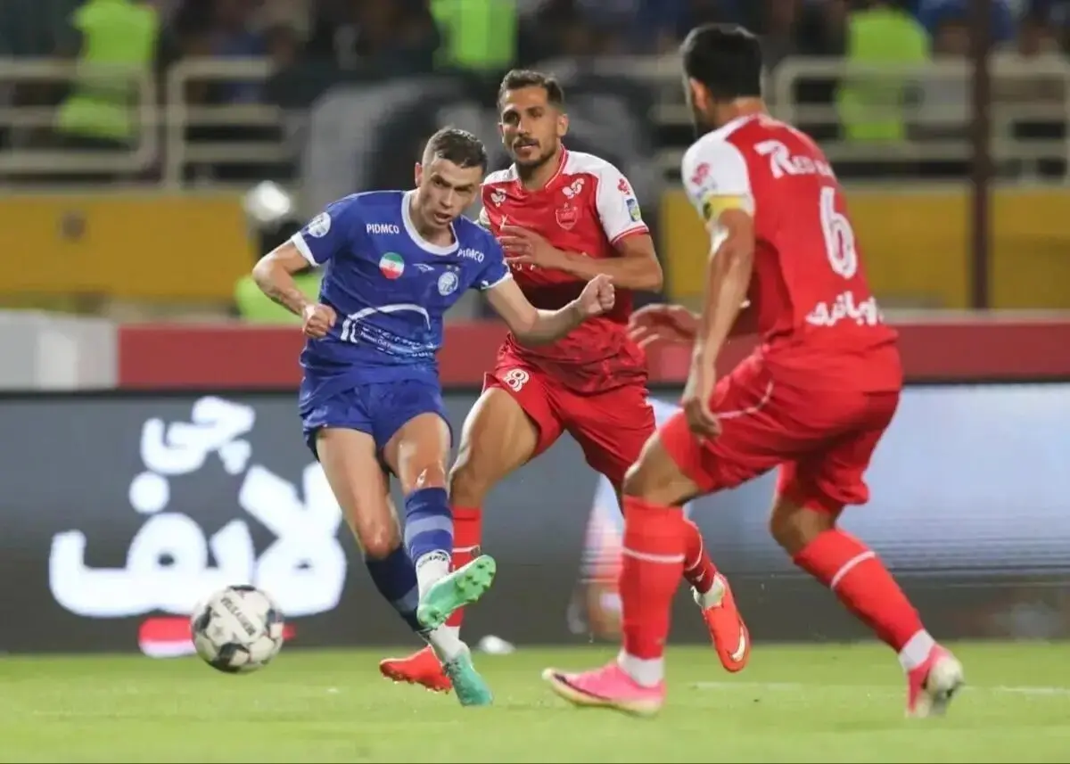 وکیل پرسپولیس: استقلال استعلام فیفا درباره آسانی را منتشر کند