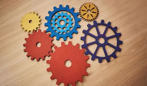وقتی حمایت خانواده را ندارید، چگونه دوام بیاورید؟ ۵ راهکار کاربردی برای ساختن یک شبکه حمایتی