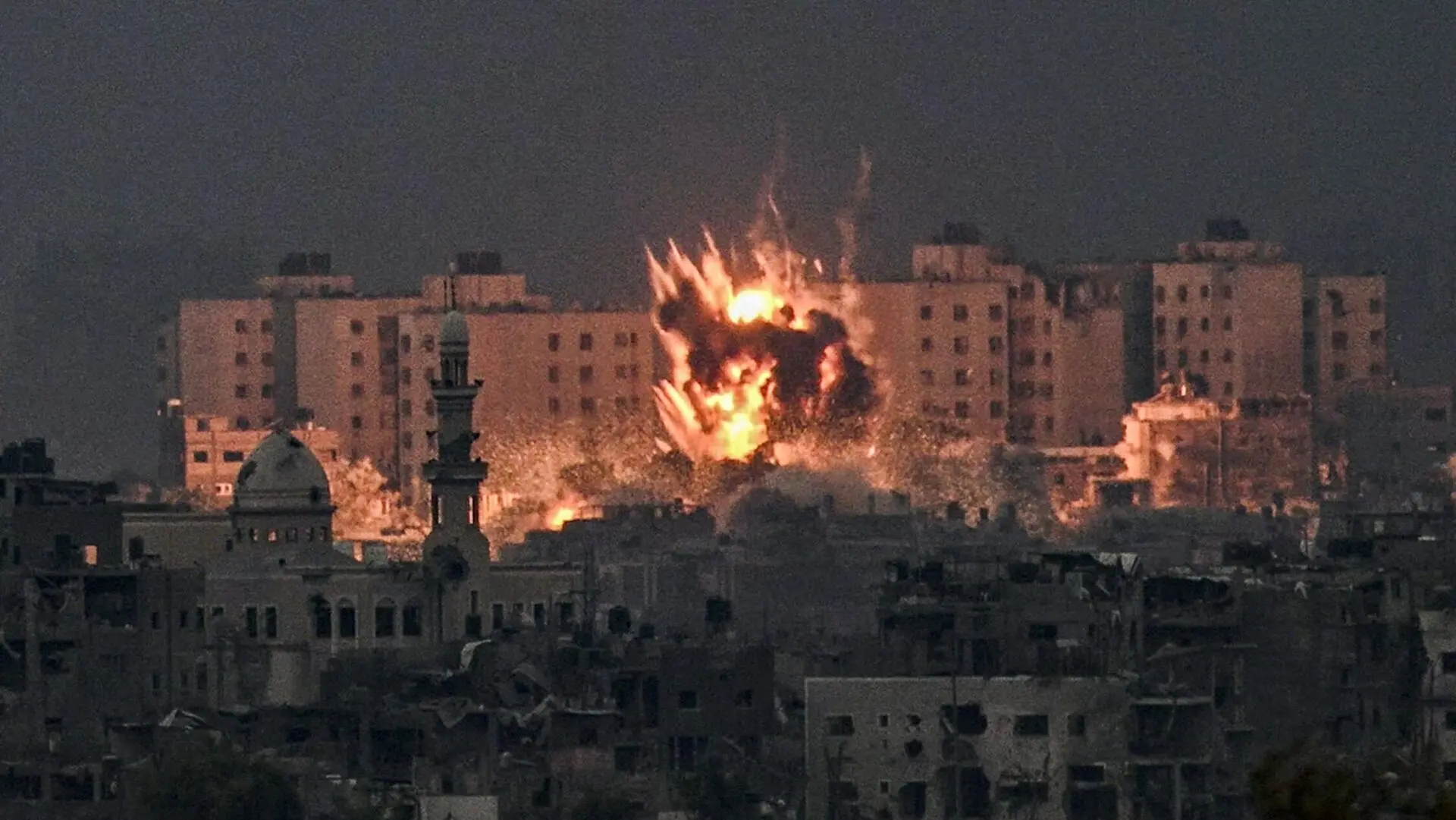 تصاویر دل‌خراشی از زنده سوختن آوارگان فلسطینی در آتش +۱۸