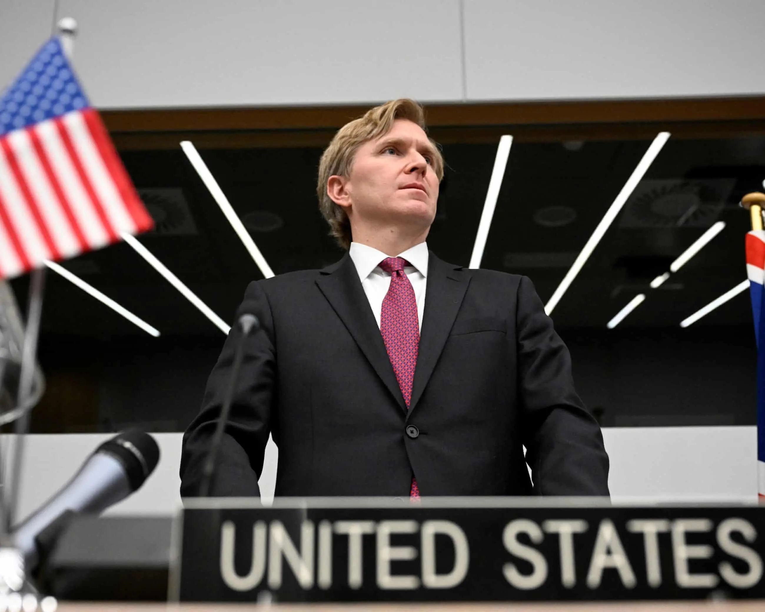 رئیس سیاست‌گذاری پنتاگون به اعضای اروپایی ناتو: توان رزمی خود را افزایش دهید و رهبری دفاع قاره را بر عهده بگیرید