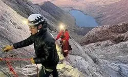 نجات کوهنورد گرفتار روی لبه‌ای ۱۰ هزار فوت بالاتر از زمین در سیرا نوادا