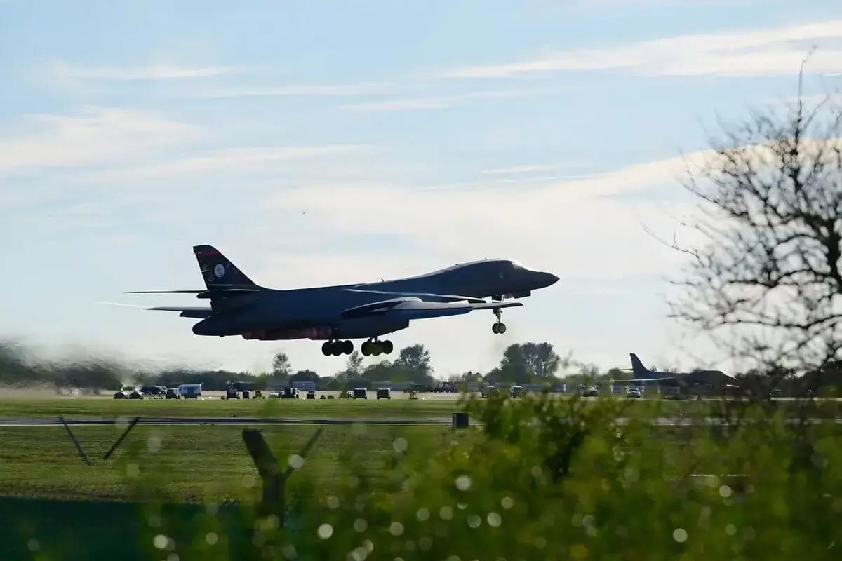 آمریکا بمب‌افکن‌های B-1 را از بریتانیا خارج کرد
