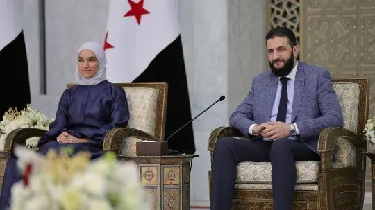 عکسی از محمد جولانی در کنار همسرش لطیفه دروبی در کاخ ریاست جمهوری