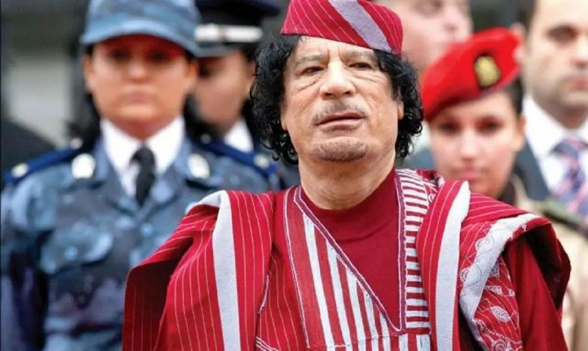 چهره متفاوت معمر قذافی ۵۵ سال پیش با لباس نظامی در طرابلس + عکس