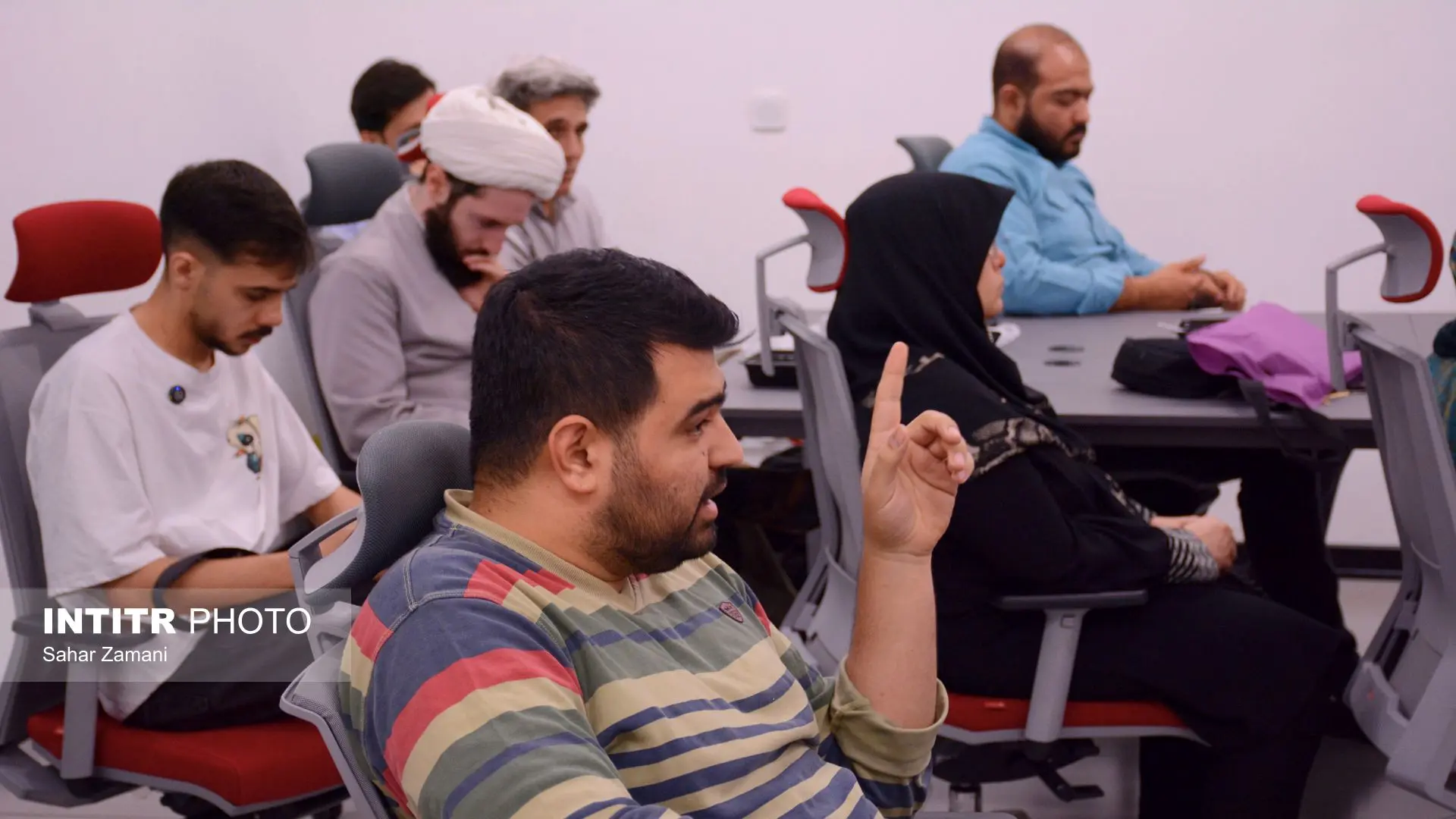 گزارش تصویری نشست «پیروز منفور یا بازنده عزیز»