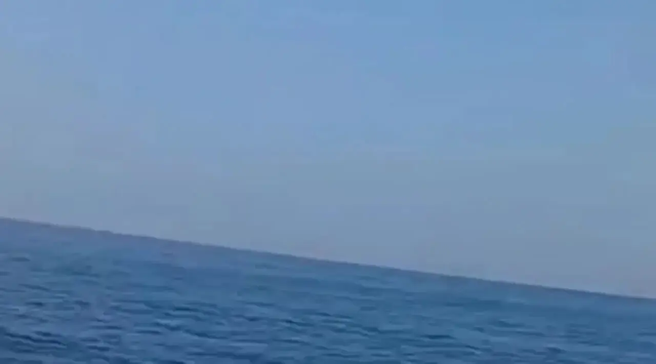 انفجار ۳ نفتکش هنگام عبور از مسیر غیرمجاز تنگه هرمز